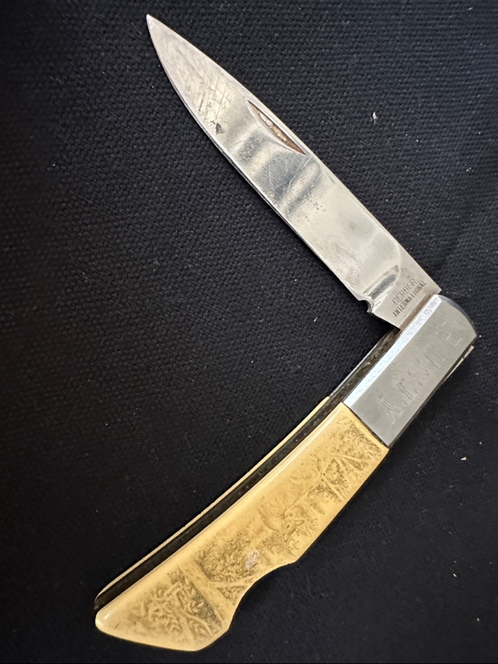Vintage Gerber Silver Knight
300A, with Deer Scrimshaw handle, 1980s,